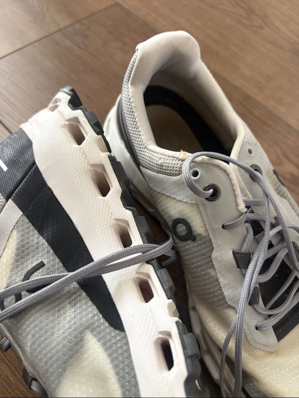On Running Clousvista White and Grey Trail Sneakers - Picture 6 of 7